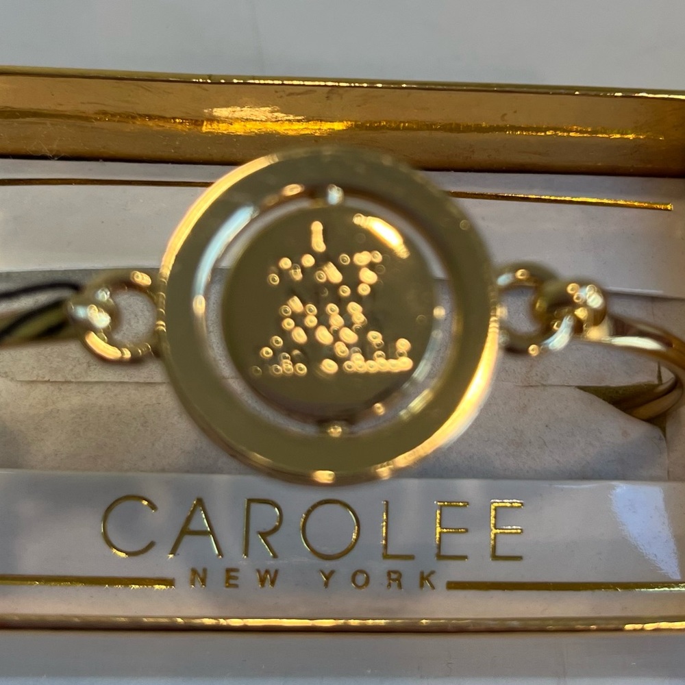 NIB Carolee bracelet with dog motif 🐶 - Picture 2 of 6